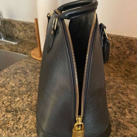 Louis Vuitton Alma Handbag Epi Leather (black) - Picture 5 of 9